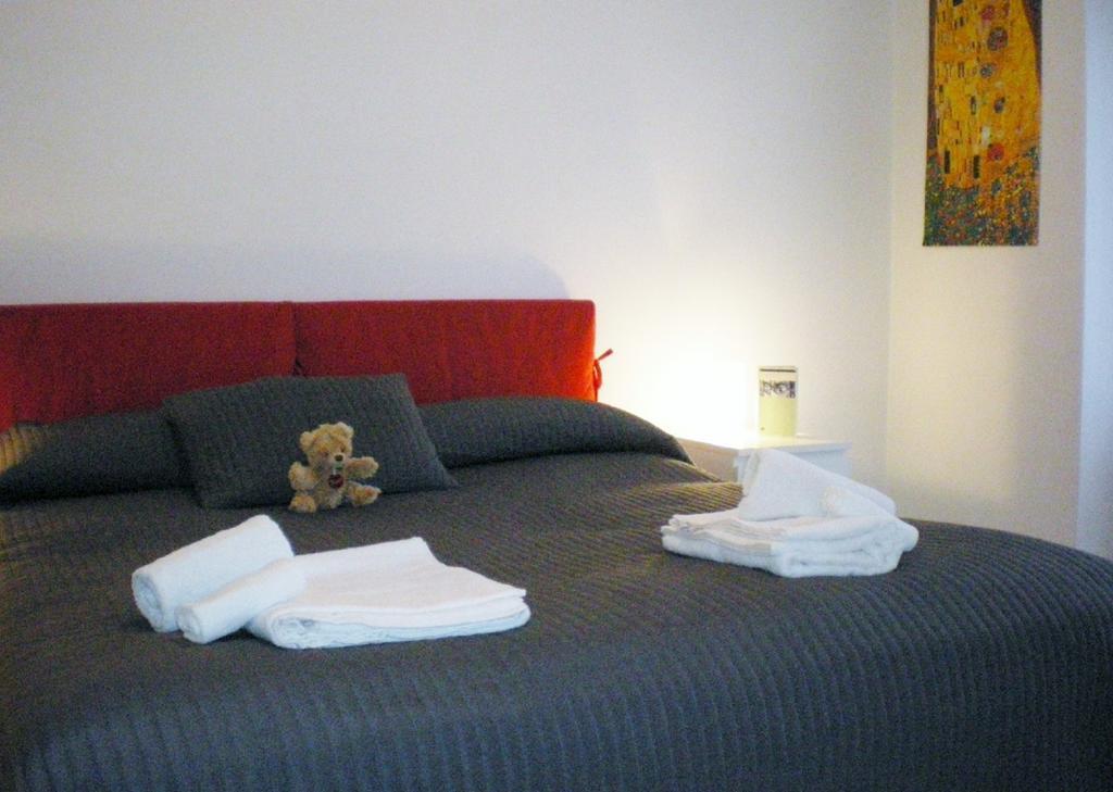 Apartment Melozzo Milánó Szoba fotó